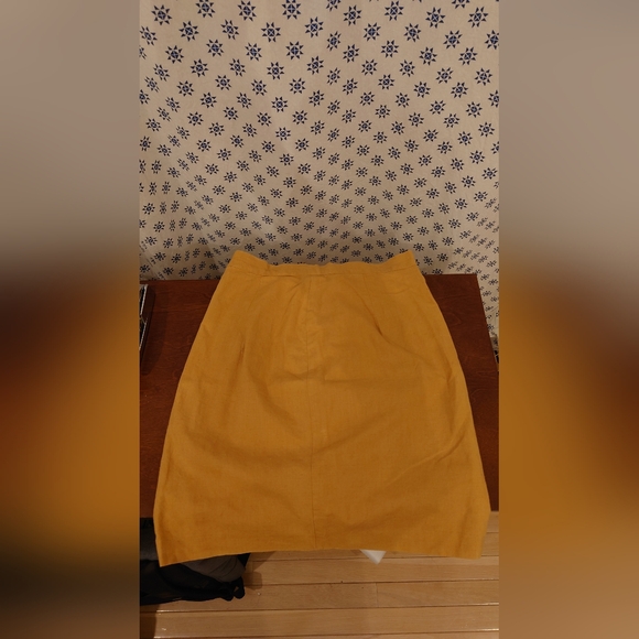 Vintage Linen Mustard Yellow Le Chateau Skirt, Made in Canada - Picture 4 of 7